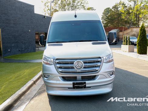 Used 2021 Mercedes-Benz Sprinter 3500 image 4