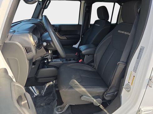 Used 2018 Jeep Wrangler Unlimited Sport AWD/4WD image 12