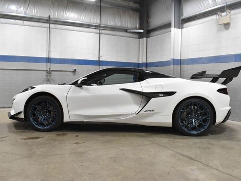Used 2025 Chevrolet Corvette ZR1 w/ ZR1 Carbon Fiber Aero Package RWD image 16