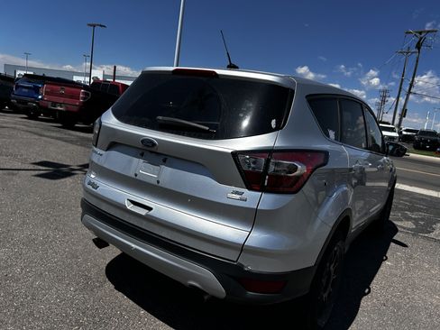 Used 2017 Ford Escape SE w/ SE Cold Weather Package AWD/4WD image 5