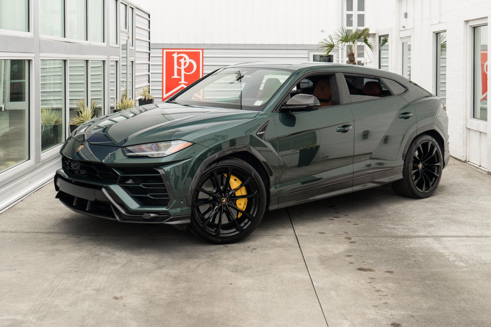 Used 2022 Lamborghini Urus AWD/4WD image 2