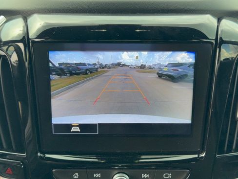 Used 2023 Chevrolet Traverse LT FWD image 24
