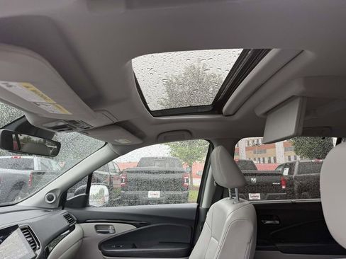 Used 2019 Honda Pilot Touring image 5