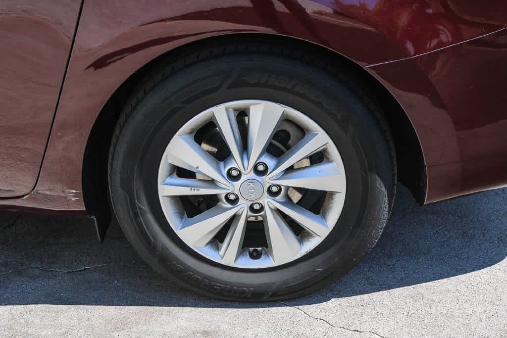 Used 2017 Kia Sedona LX w/ LX Essentials Premium Package FWD image 8