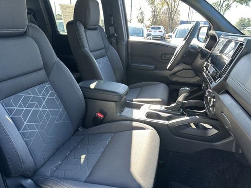 Used 2026 Nissan Frontier SV w/ All-Weather Content Package image 6