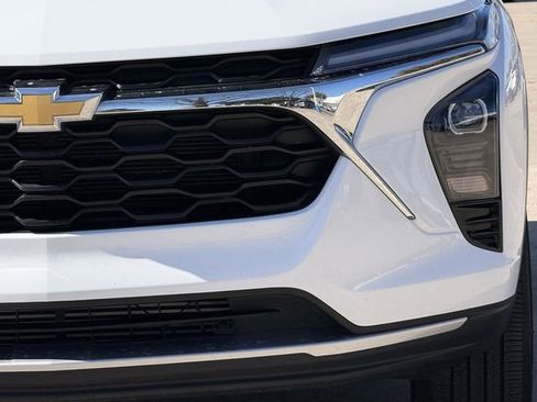 Certified 2025 Chevrolet Trax LT image 11