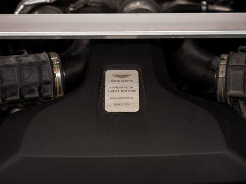 Used 2023 Aston Martin V8 Vantage Coupe RWD image 65