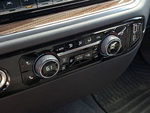 Used 2023 Chevrolet Silverado 1500 LT AWD/4WD image 15