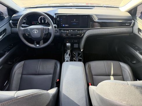 Used 2025 Toyota Camry XLE FWD image 18