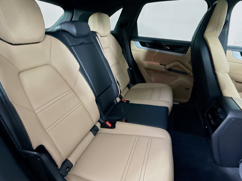 Certified 2026 Porsche Cayenne AWD/4WD image 29