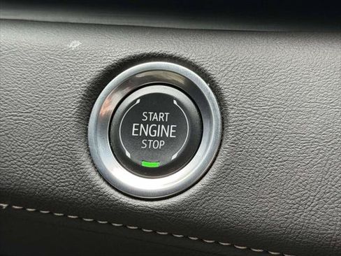 Used 2024 Cadillac Escalade ESV Premium Luxury AWD/4WD image 34