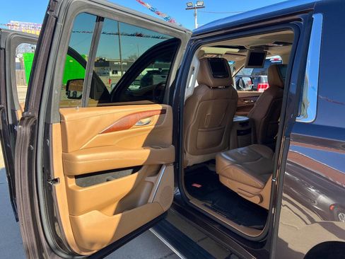 Used 2015 Cadillac Escalade ESV Platinum image 18