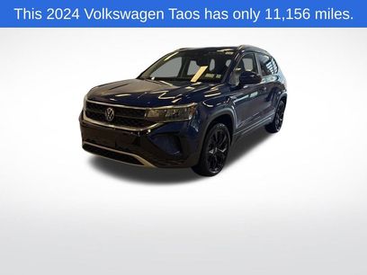 Used 2024 Volkswagen Taos SE w/ Panoramic Sunroof Package