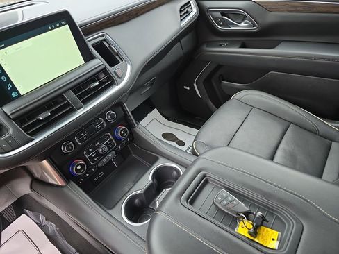 Used 2023 Chevrolet Suburban Premier image 30