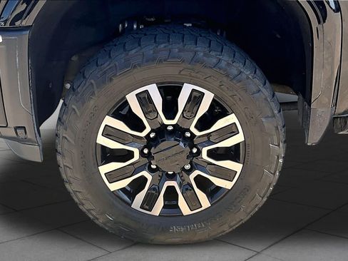 Used 2024 GMC Sierra 2500 Denali Ultimate AWD/4WD image 11