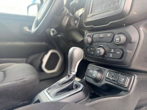 Used 2018 Jeep Renegade Latitude AWD/4WD image 49