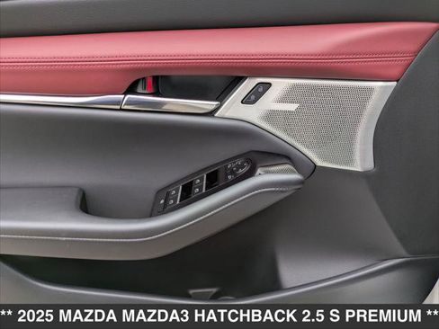 Used 2025 MAZDA MAZDA3 2.5 S Hatchback w/ Premium Pkg image 10