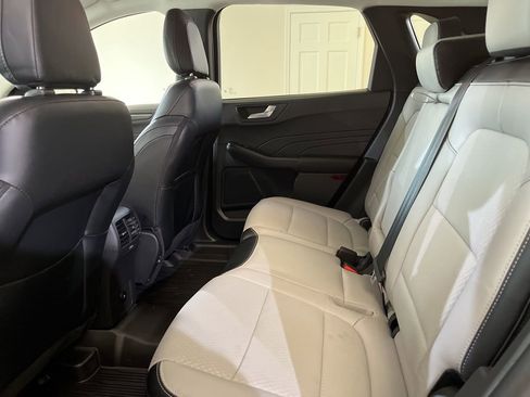 Used 2025 Ford Escape SE FWD image 16