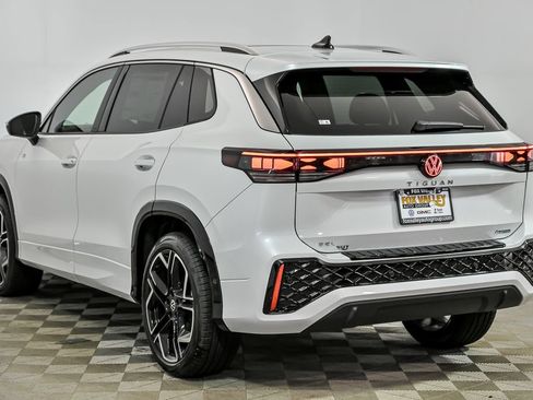 New 2026 Volkswagen Tiguan SEL R-Line AWD/4WD image 4