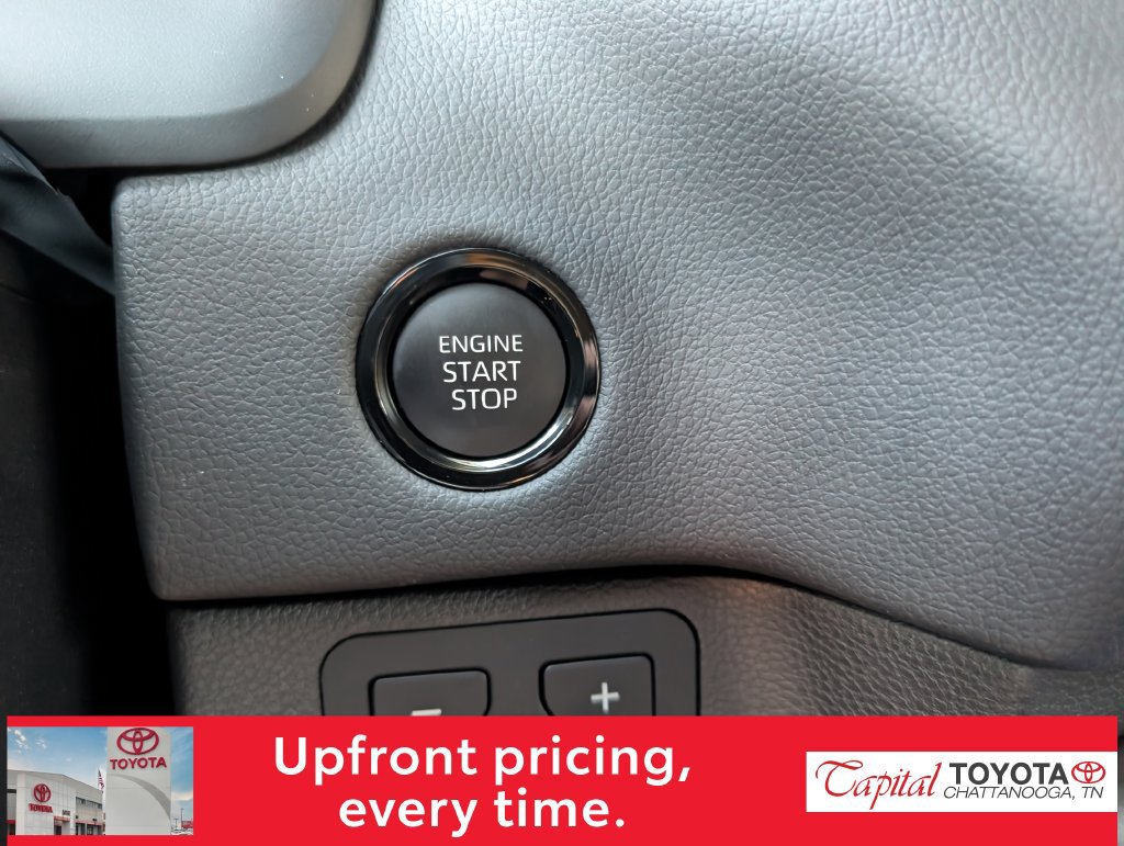 Used 2025 Toyota Tundra Limited AWD/4WD image 19