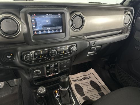 Used 2021 Jeep Gladiator Sport image 4
