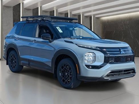 New 2026 Mitsubishi Outlander Trail Edition image 4