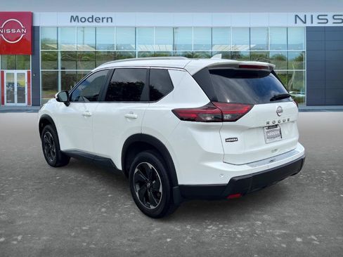 Certified 2025 Nissan Rogue SV w/ SV Premium Package FWD image 7