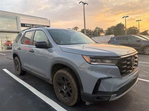Used 2024 Honda Pilot TrailSport image 4