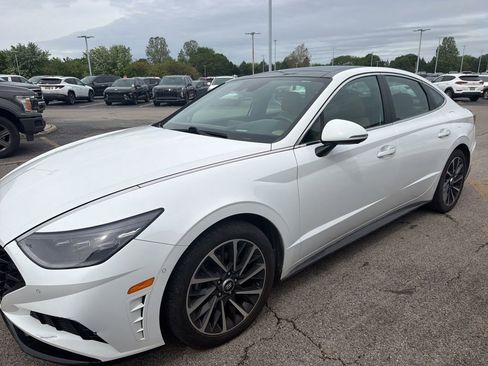 Used 2023 Hyundai Sonata Limited w/ Preferred Accessory Package FWD image 2