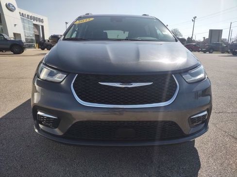 Used 2022 Chrysler Pacifica Touring-L FWD image 8