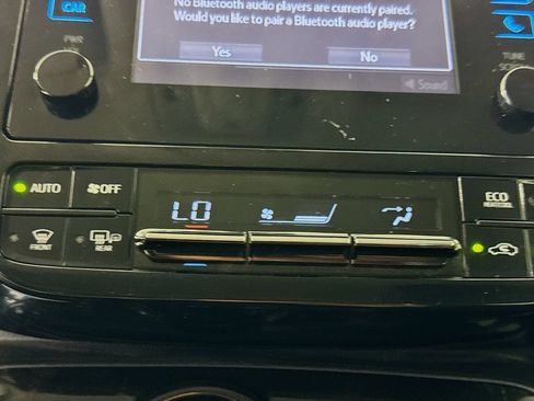 Used 2017 Toyota Prius Two w/ Prius Two Safety Plus Package FWD image 18