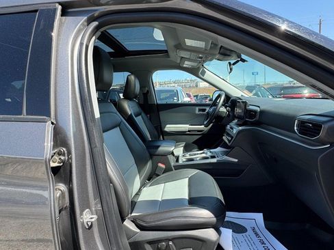 Used 2023 Ford Explorer XLT w/ Equipment Group 202A AWD/4WD image 17