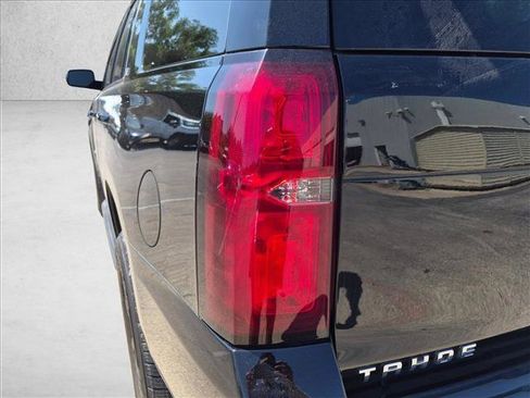 Used 2018 Chevrolet Tahoe LT w/ Luxury Package RWD image 13