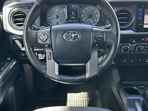 Used 2017 Toyota Tacoma TRD Off-Road AWD/4WD image 37