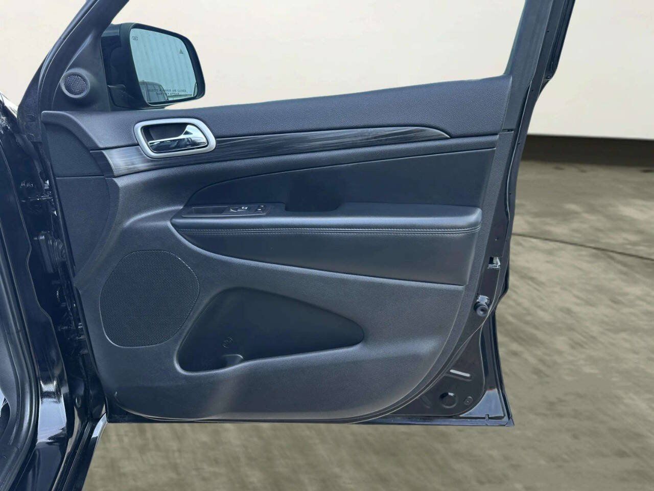 Used 2019 Jeep Grand Cherokee Altitude RWD image 23