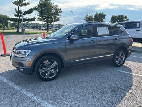 Used 2020 Volkswagen Tiguan SEL AWD/4WD image 14