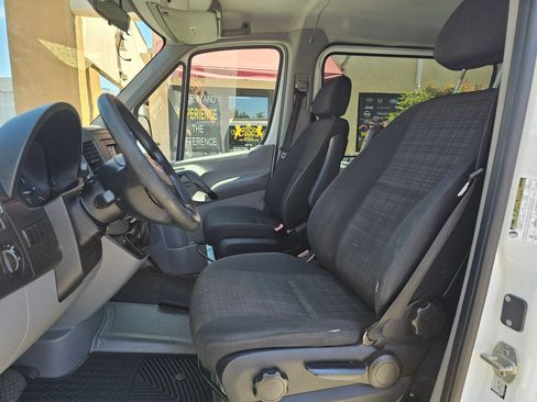 Used 2016 Mercedes-Benz Sprinter 2500 image 15