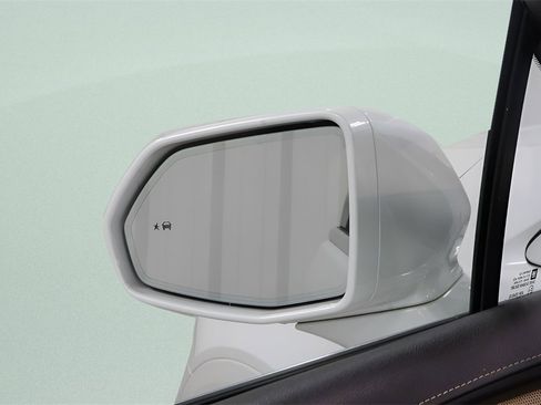 Used 2018 Cadillac XT5 Luxury image 24