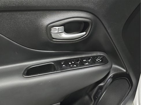 Used 2023 Jeep Renegade Altitude w/ Convenience Group I AWD/4WD image 9