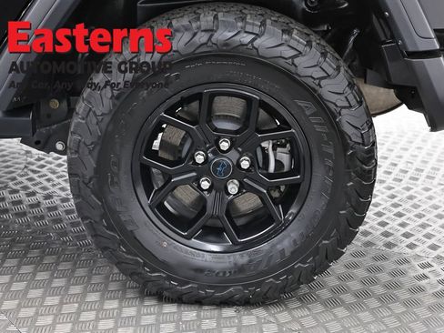 Used 2024 Jeep Wrangler Unlimited AWD/4WD image 35