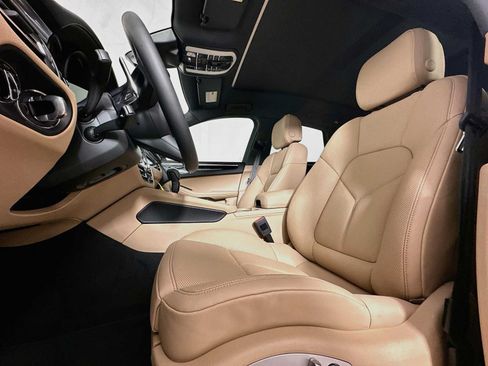 New 2026 Porsche Macan AWD/4WD image 5