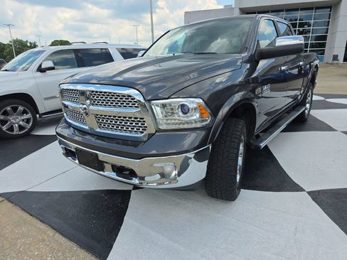 Used 2017 RAM 1500 Laramie w/ Convenience Group AWD/4WD image 3