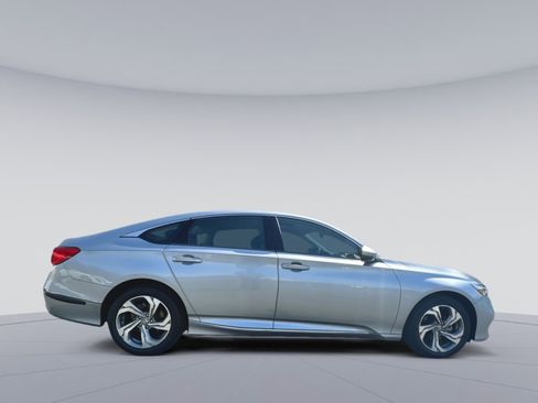 Used 2018 Honda Accord EX image 34