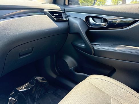 Used 2019 Nissan Rogue Sport SL AWD/4WD image 17