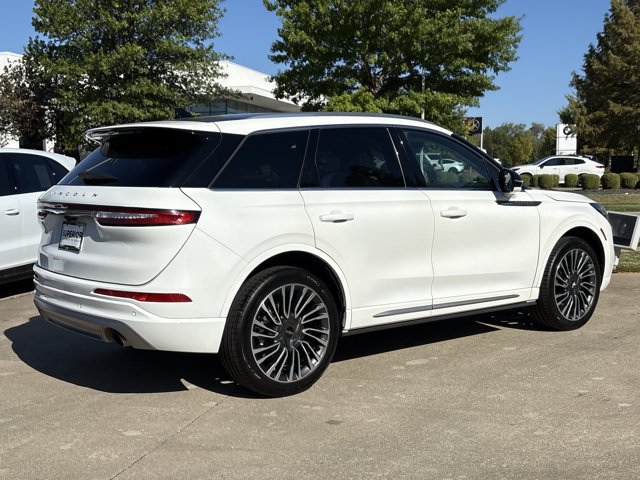 Used 2020 Lincoln Corsair Reserve w/ Appearance Package FWD image 3