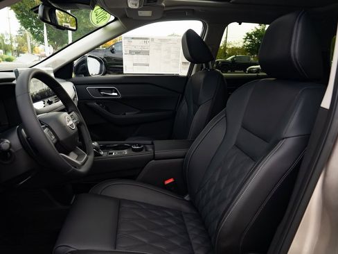 New 2026 Nissan Rogue Platinum w/ Platinum Premium Package image 18