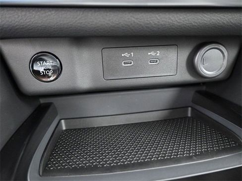 Used 2024 Nissan Rogue SV w/ SV Premium Package image 4