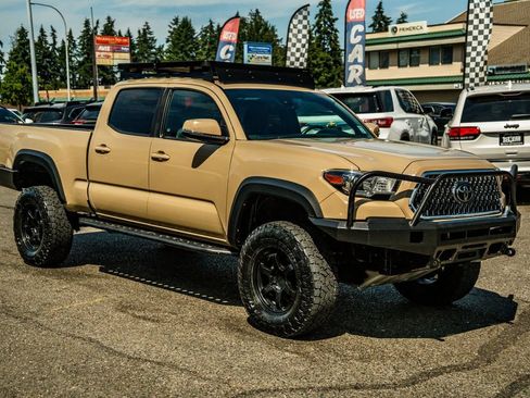 Used 2019 Toyota Tacoma TRD Off-Road AWD/4WD image 4