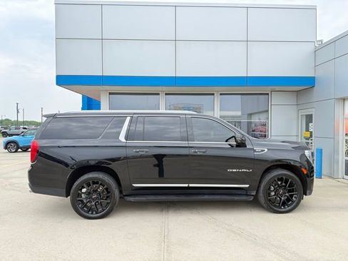 Used 2023 GMC Yukon XL Denali image 34