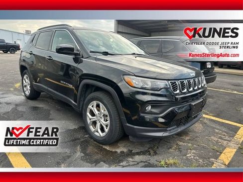 Used 2024 Jeep Compass Latitude AWD/4WD image 1